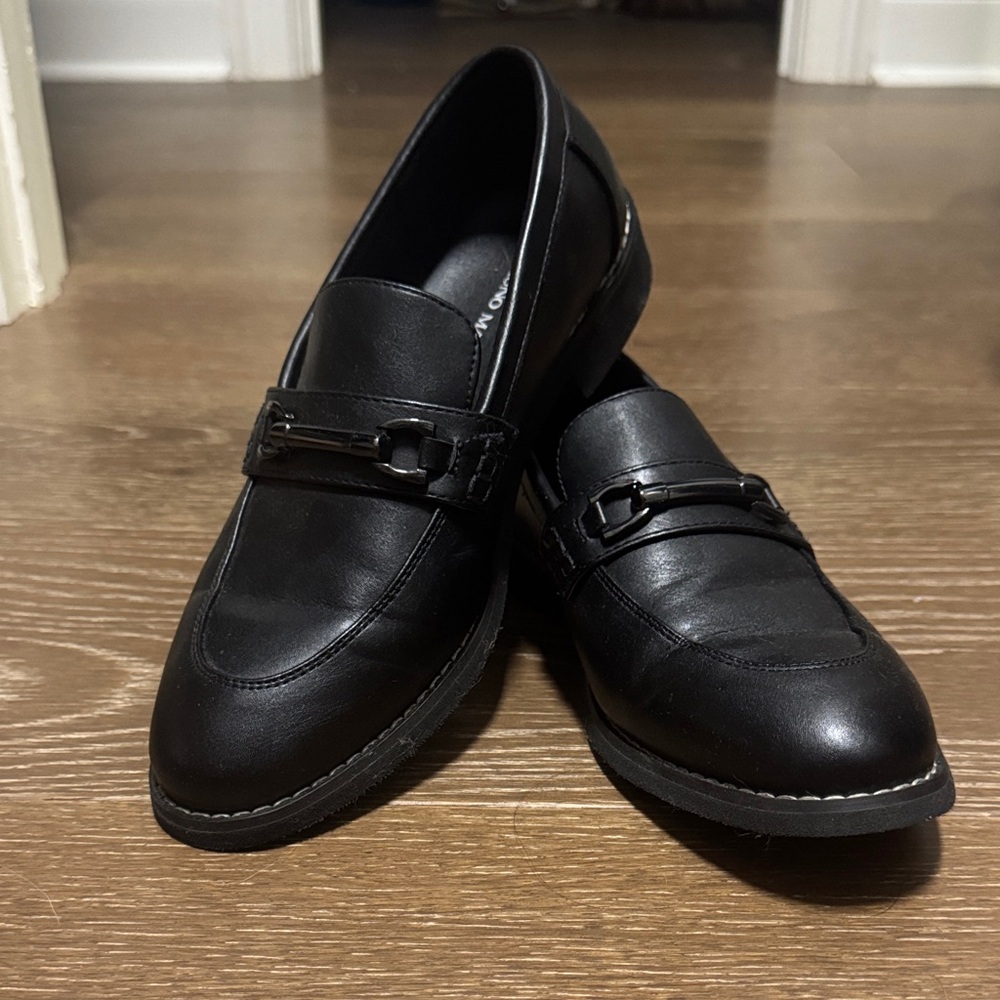 Elegant Black Leather Loafers for Women